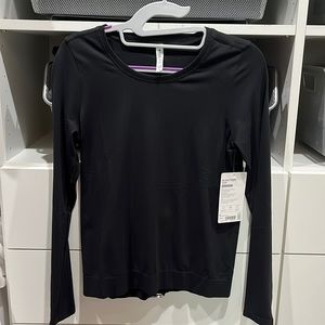 NWT In Motion black Athleta long sleeved top